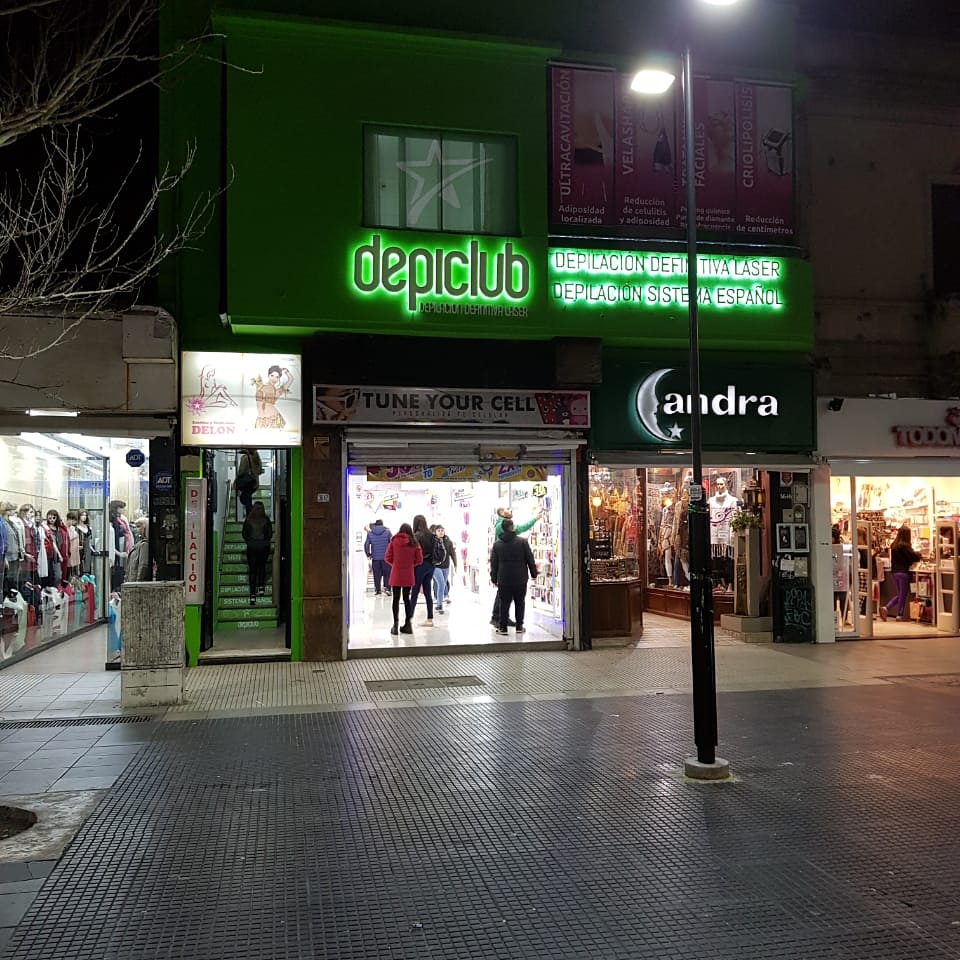 Local de Depiclub San Martín de noche
